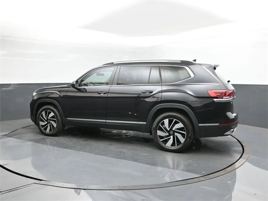 2025 Volkswagen Atlas SEL photo 1
