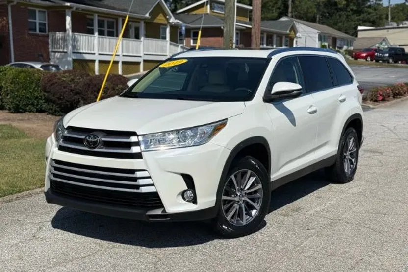 2019 Toyota Highlander XLE Sport photo 1