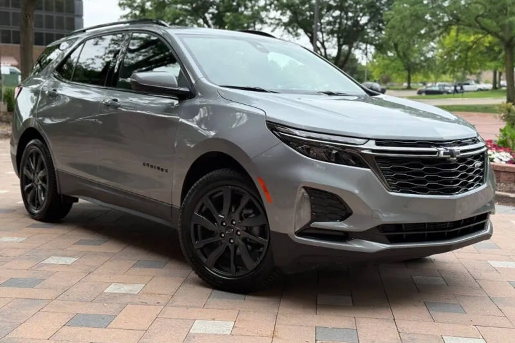 2023 Chevrolet Equinox RS photo 1