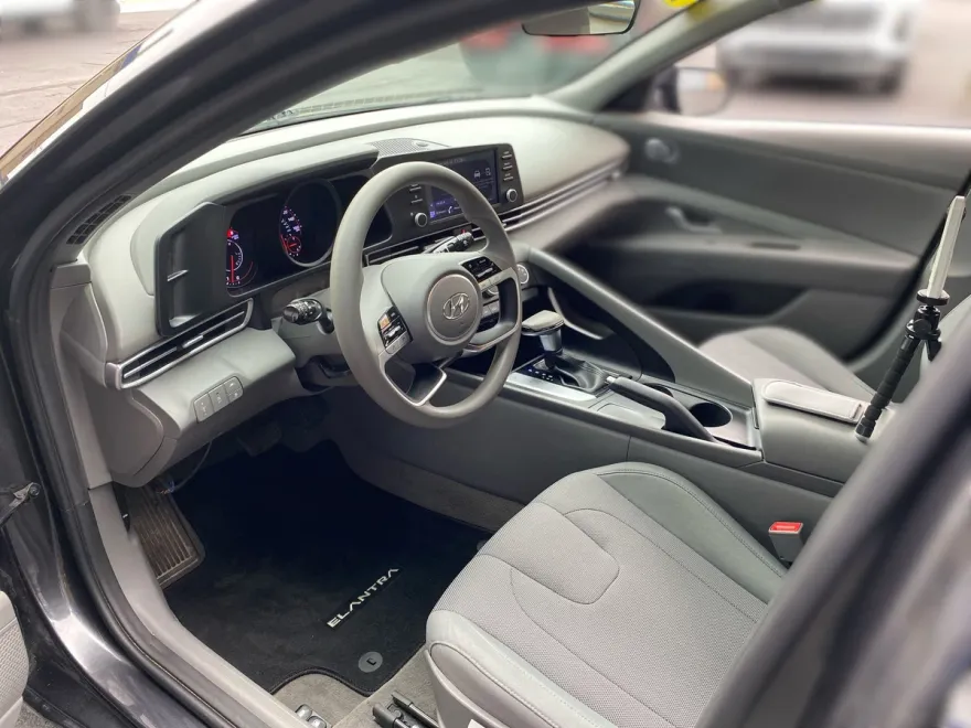 2021 Hyundai Elantra SE photo 1
