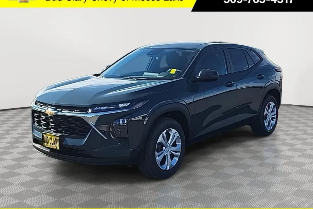 2025 Chevrolet Trax LS photo 1