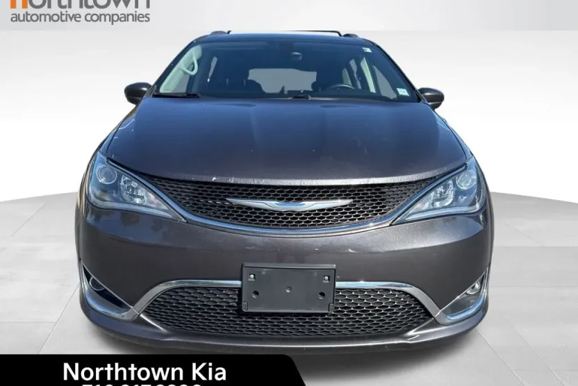 2018 Chrysler Pacifica Touring L photo 1