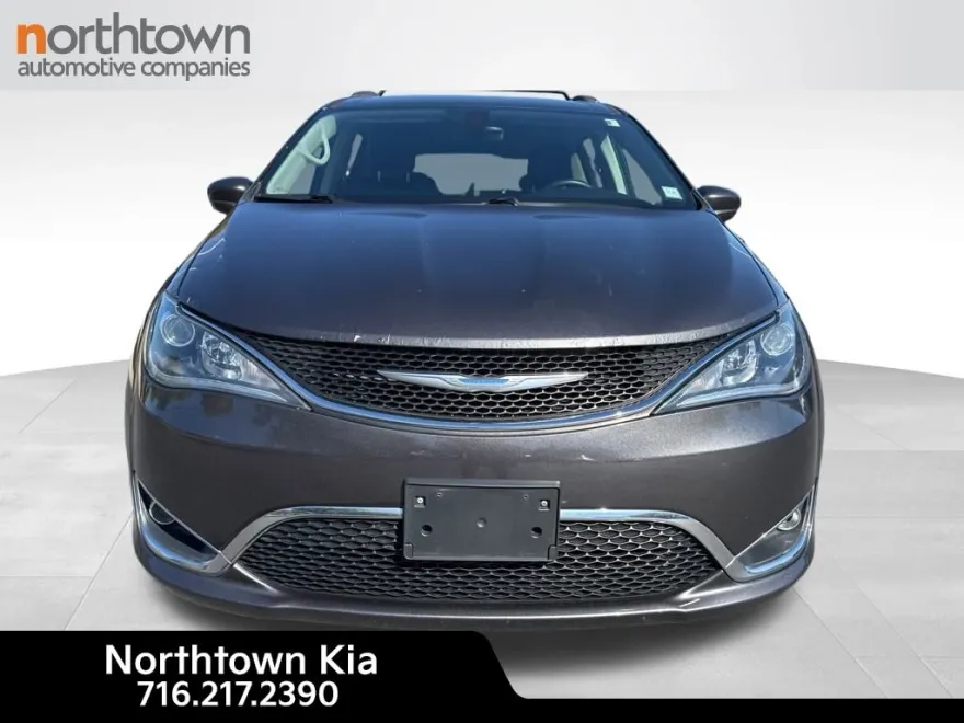 2018 Chrysler Pacifica Touring L photo 1