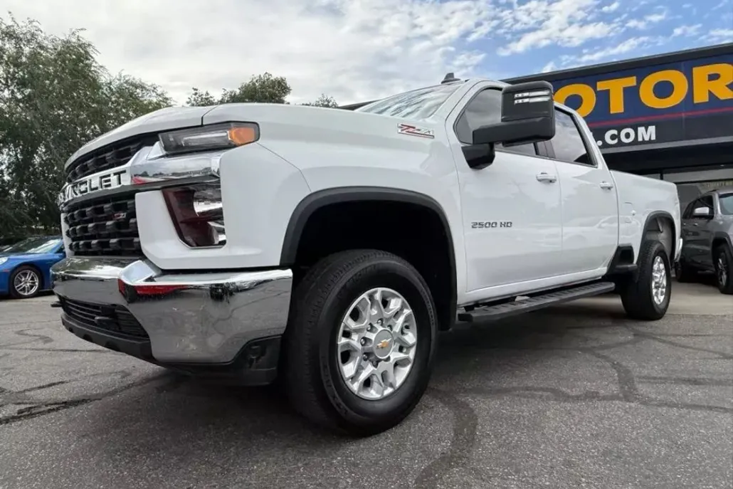 2023 Chevrolet Silverado 2500HD LT photo 1