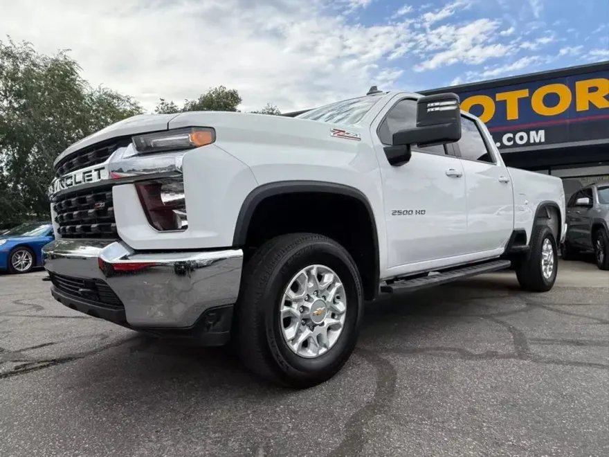 2023 Chevrolet Silverado 2500HD LT photo 1