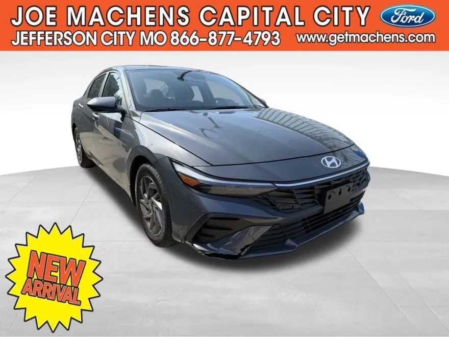 2024 Hyundai Elantra SEL photo 1