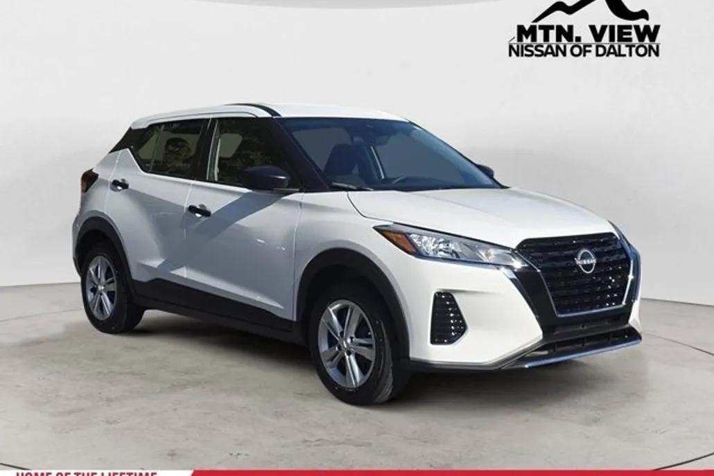 2025 Nissan Kicks Play S photo 1