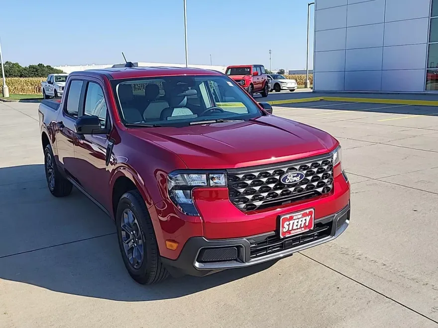 2025 Ford Maverick XLT photo 1