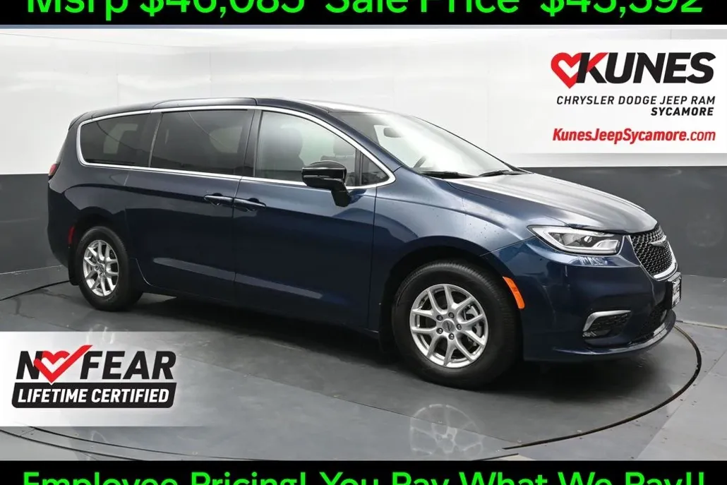 2025 Chrysler Pacifica photo 1