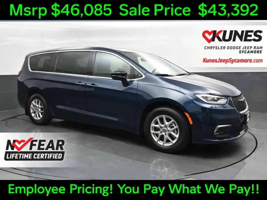 2025 Chrysler Pacifica photo 1
