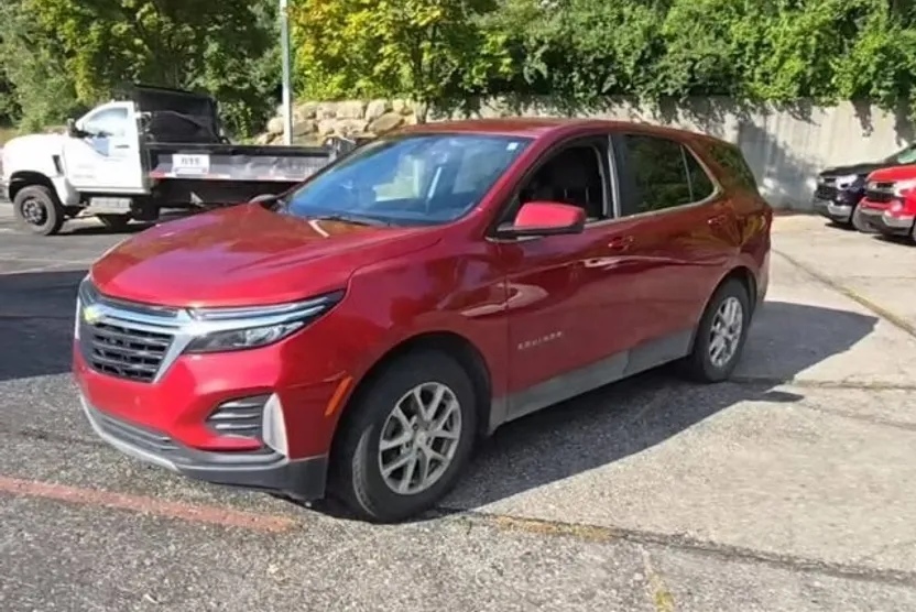 2023 Chevrolet Equinox LT photo 1