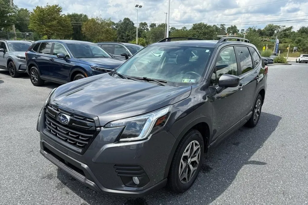 2022 Subaru Forester Premium photo 1