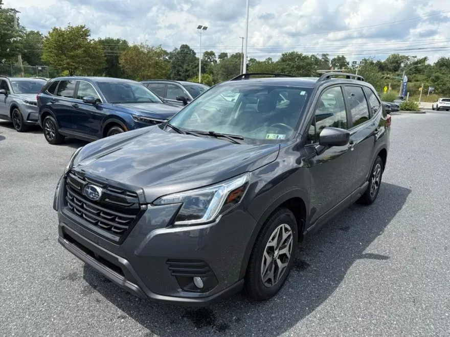 2022 Subaru Forester Premium photo 1