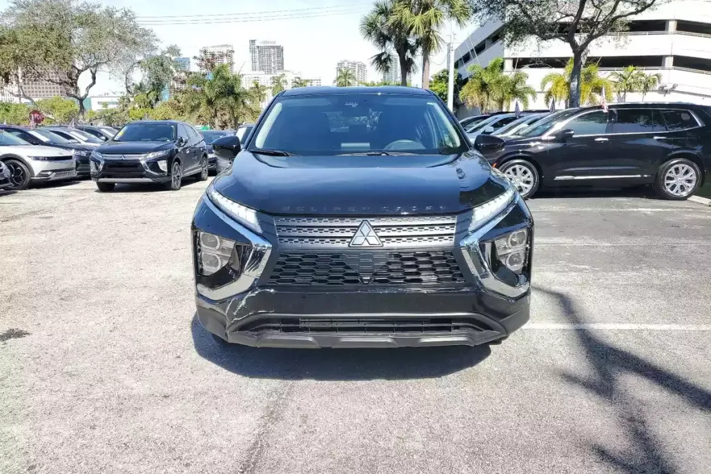 2024 Mitsubishi Eclipse Cross LE photo 1