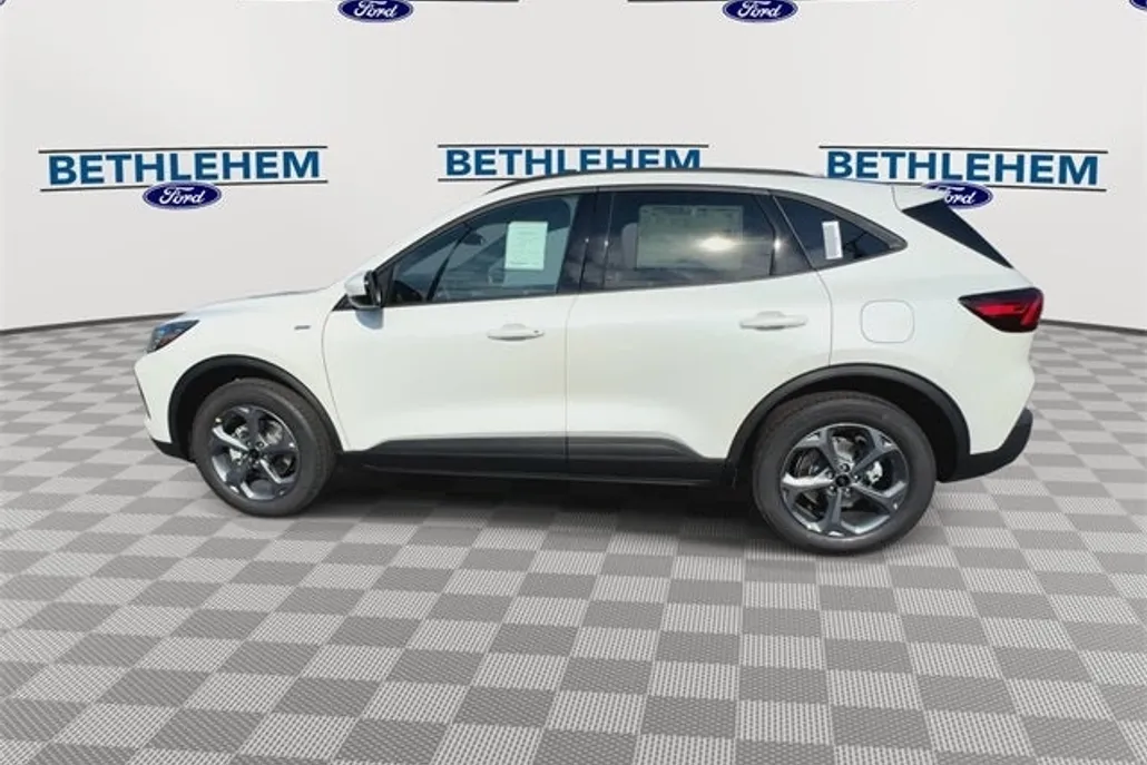 2025 Ford Escape ST-Line Select photo 1