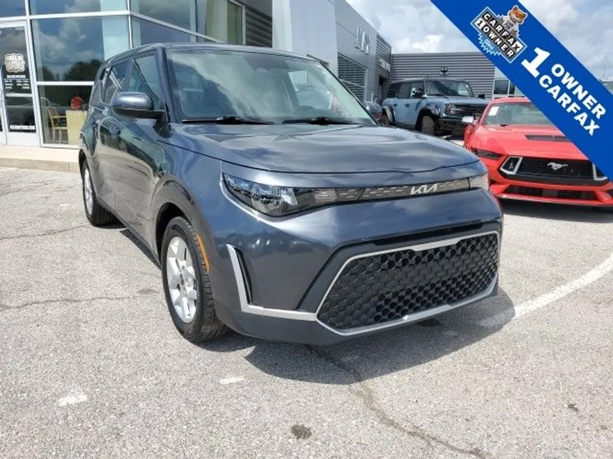 2023 Kia Soul LX photo 1