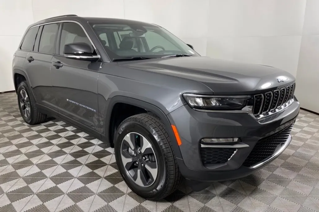 2024 Jeep Cherokee Base photo 1