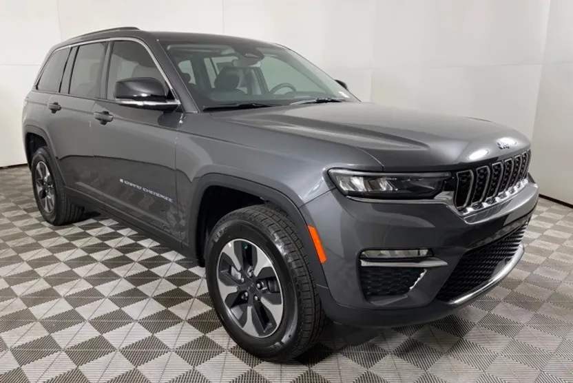 2024 Jeep Cherokee Base photo 1