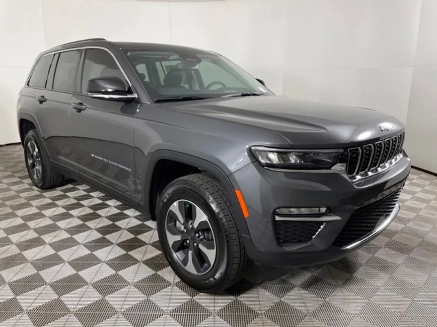 2024 Jeep Cherokee Base photo 1