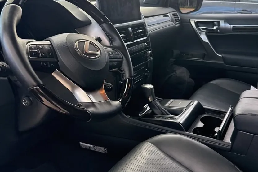 2023 Lexus GX 460 Luxury photo 1