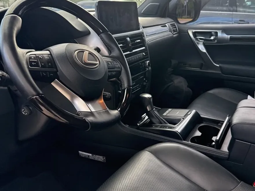 2023 Lexus GX 460 Luxury photo 1