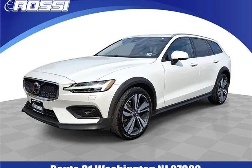 2023 Volvo V60 Cross Country B5 Plus photo 1