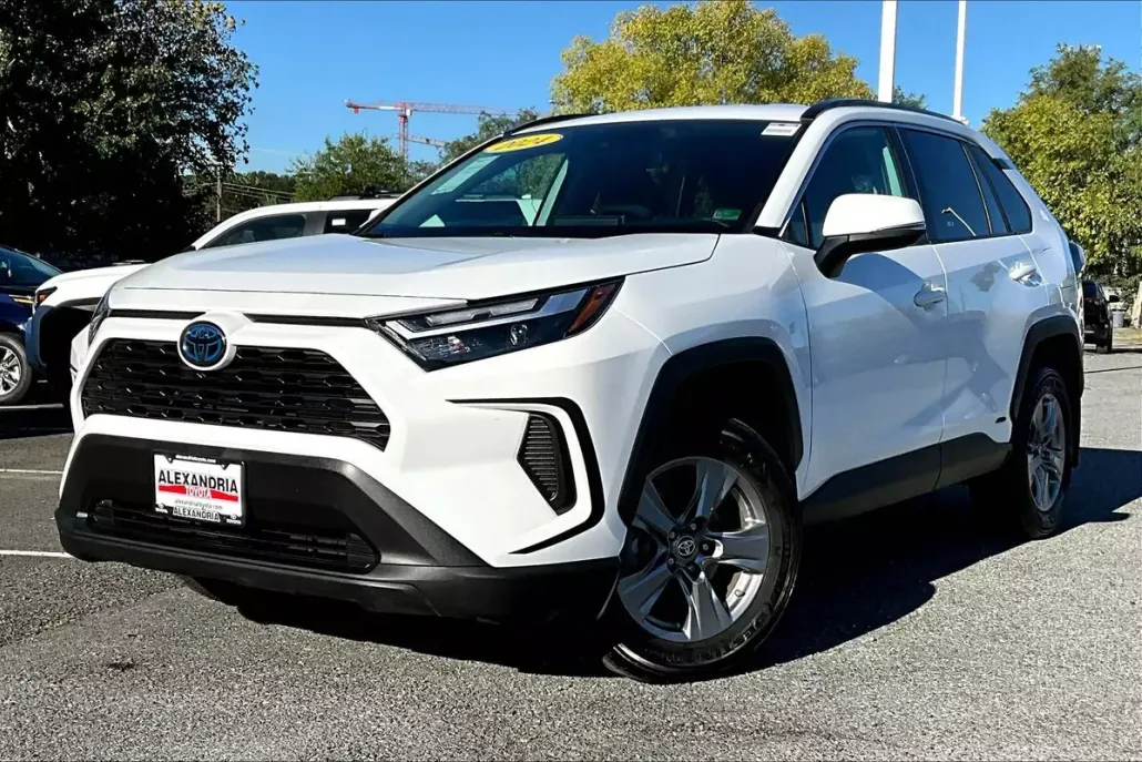 2024 Toyota RAV4 Hybrid LE photo 1