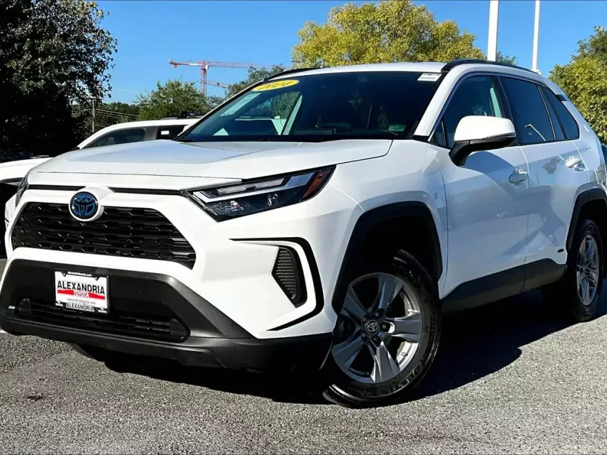 2024 Toyota RAV4 Hybrid LE photo 1