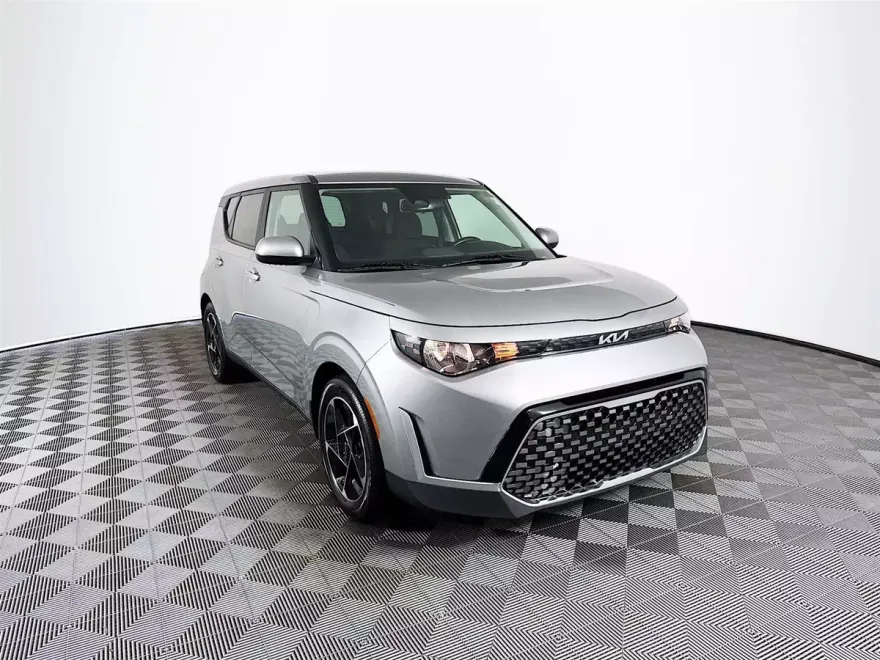 2023 Kia Soul EX photo 1