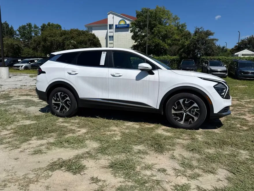 2025 Kia Sportage EX photo 1