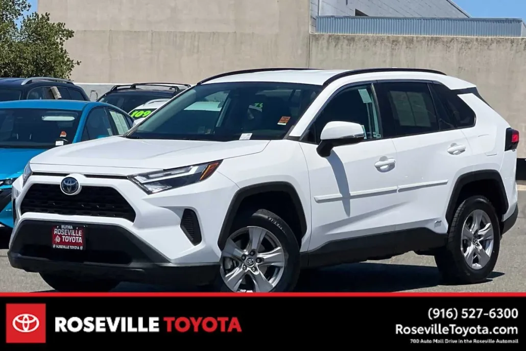 2023 Toyota RAV4 Hybrid LE photo 1