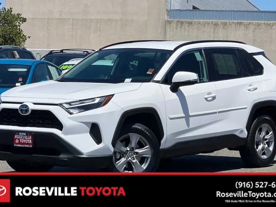 2023 Toyota RAV4 Hybrid LE photo 1
