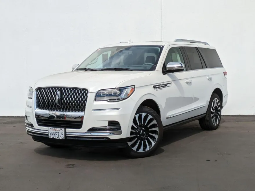 2024 Lincoln Navigator Black Label photo 1