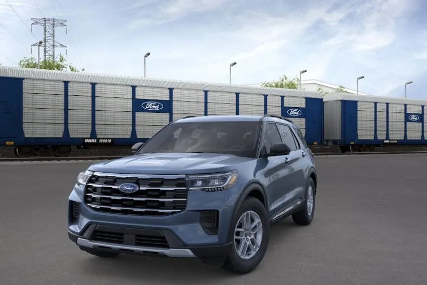 2025 Ford Explorer photo 1