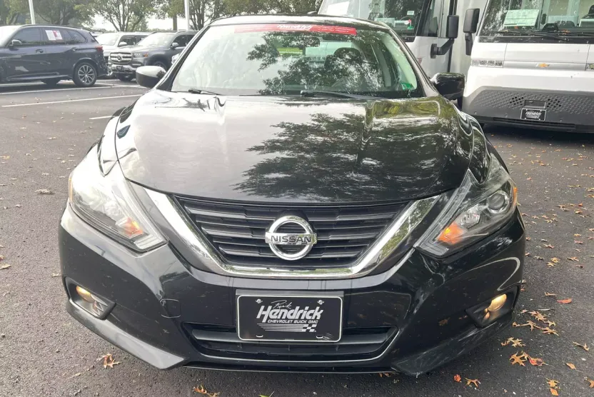 2017 Nissan Altima 2.5 SR photo 1