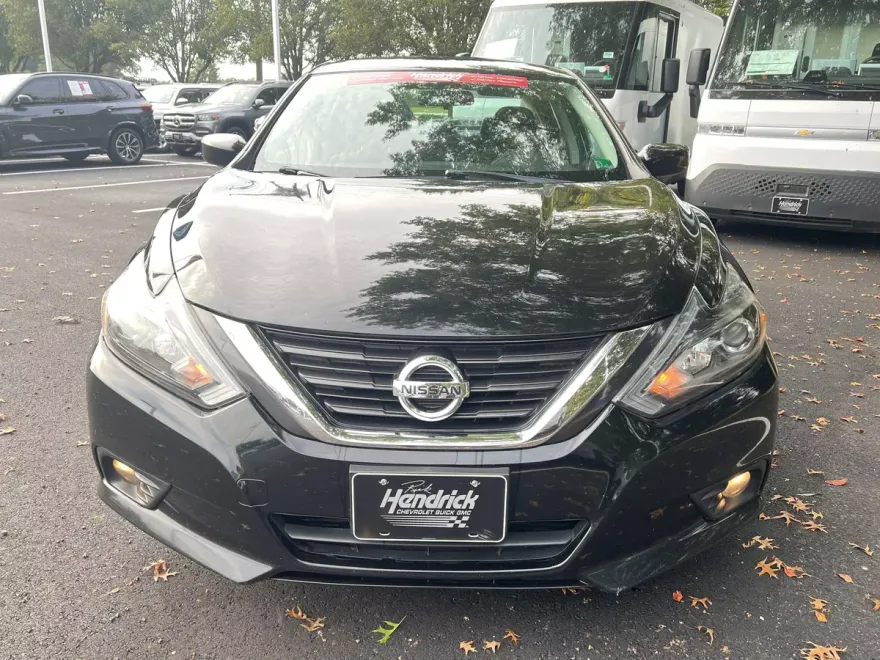 2017 Nissan Altima 2.5 SR photo 1