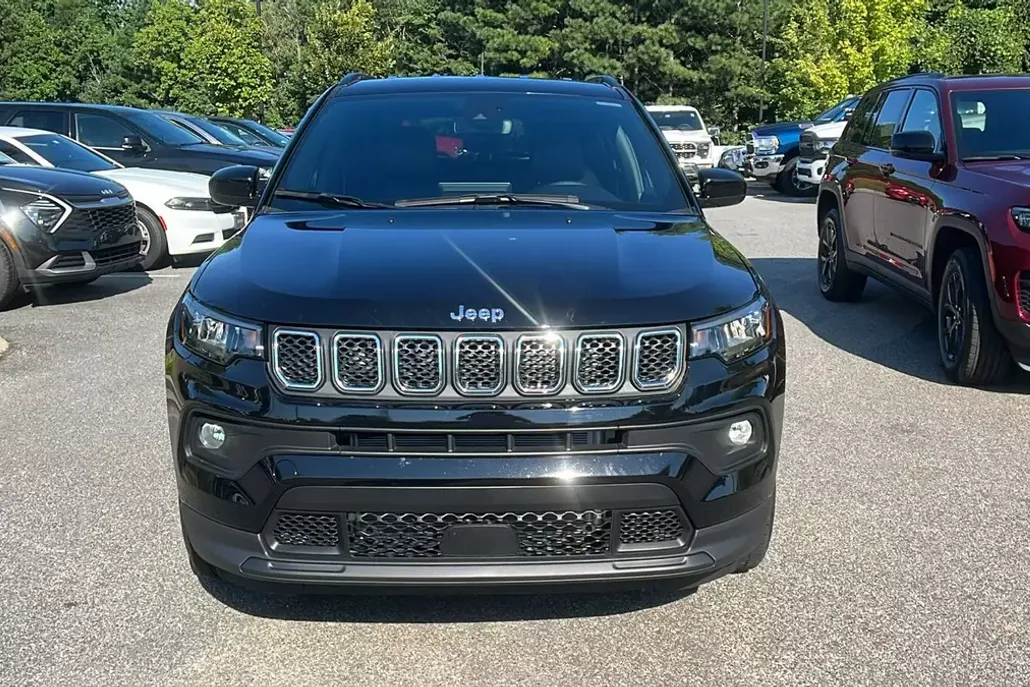2024 Jeep Compass Latitude photo 1