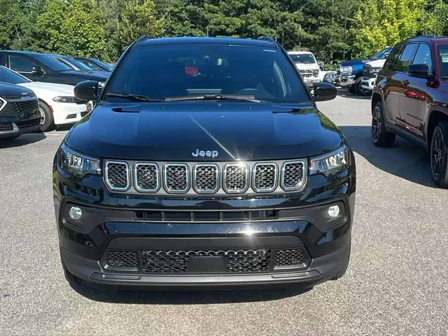 2024 Jeep Compass Latitude photo 1