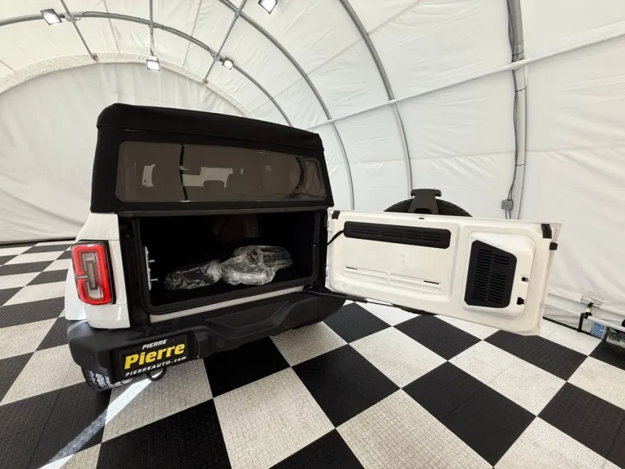 2024 Ford Bronco Outer Banks photo 1