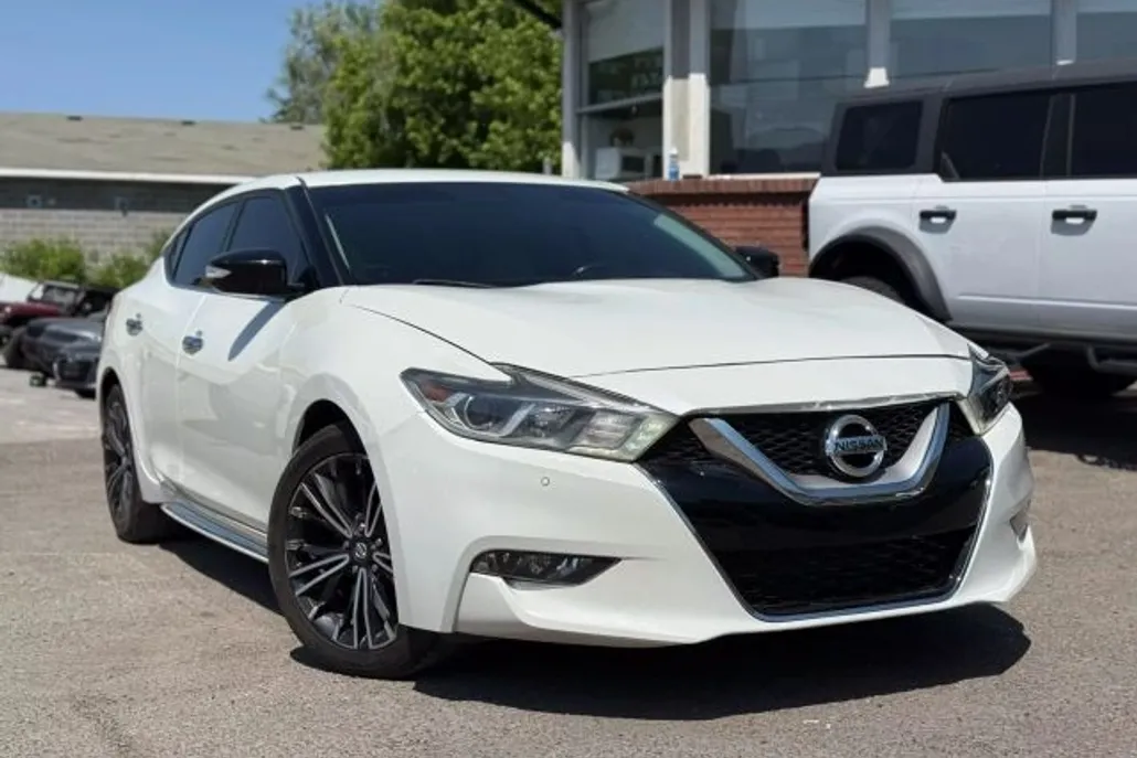 2017 Nissan Maxima SV photo 1
