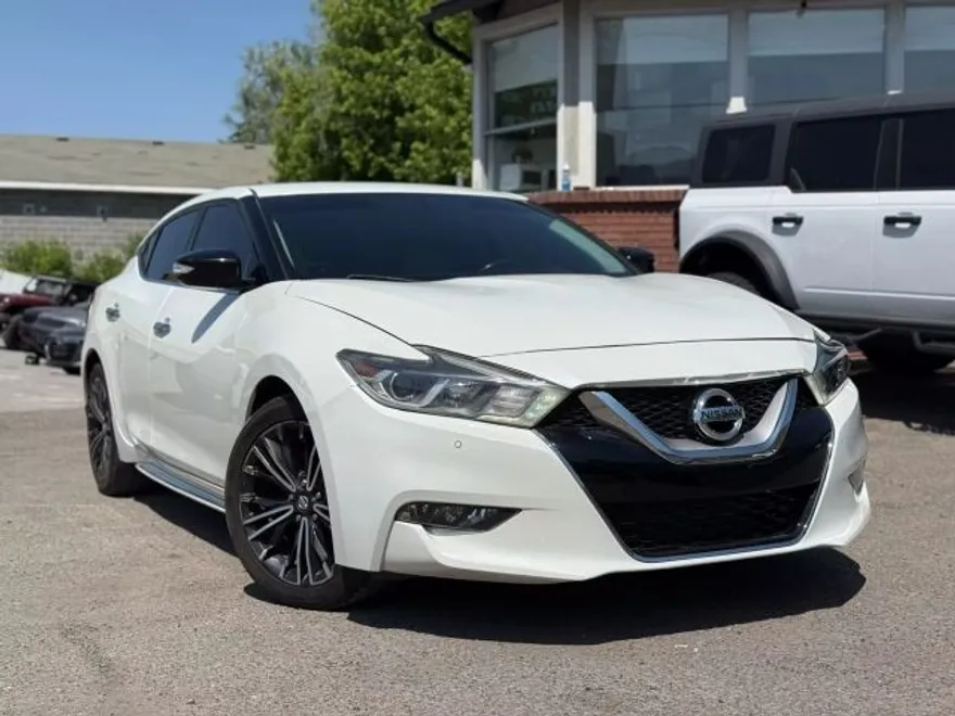 2017 Nissan Maxima SV photo 1