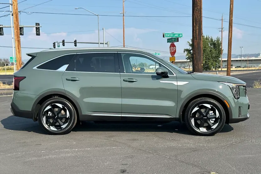 2025 Kia Sorento Hybrid EX photo 1