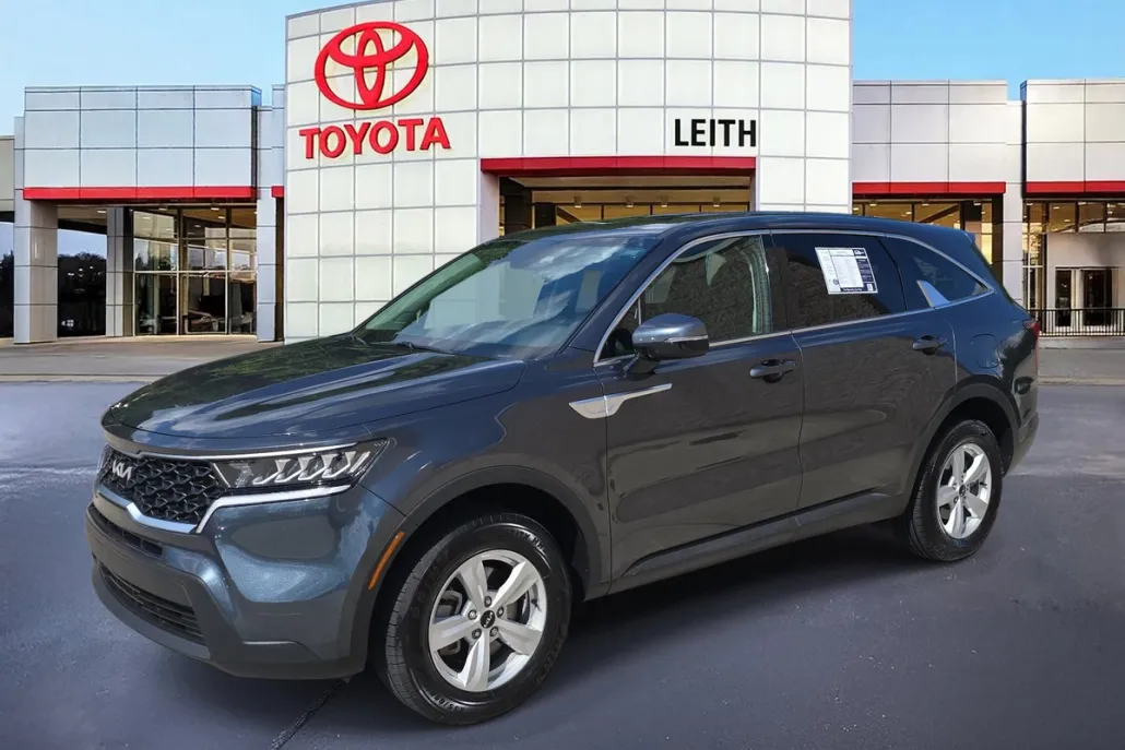 2023 Kia Sorento LX photo 1