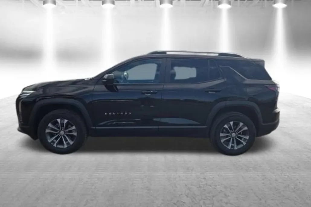 2025 Chevrolet Equinox LT photo 1