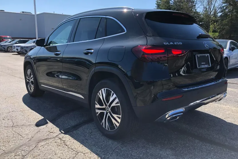 2025 Mercedes Benz GLA 250 4MATIC photo 1