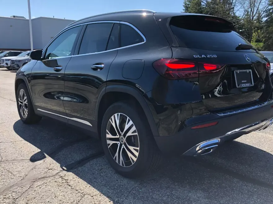 2025 Mercedes Benz GLA 250 4MATIC photo 1