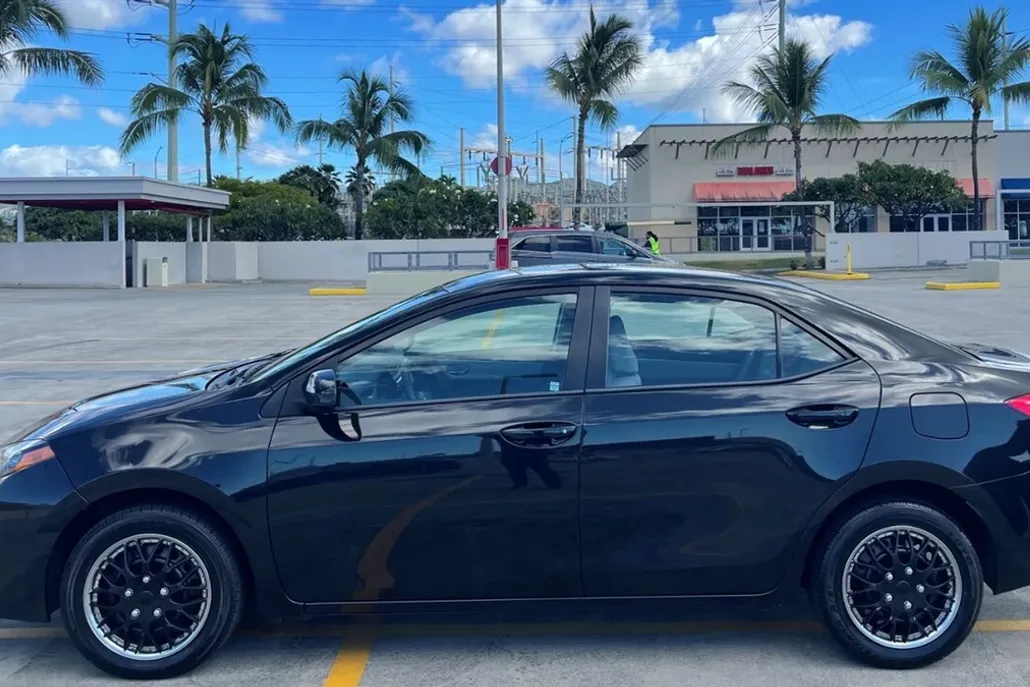 2018 Toyota Corolla LE photo 1