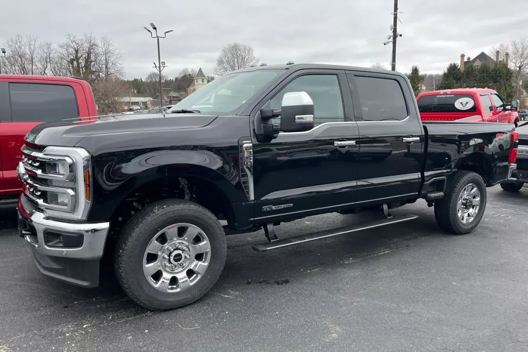 2025 Ford F-350 Lariat photo 1