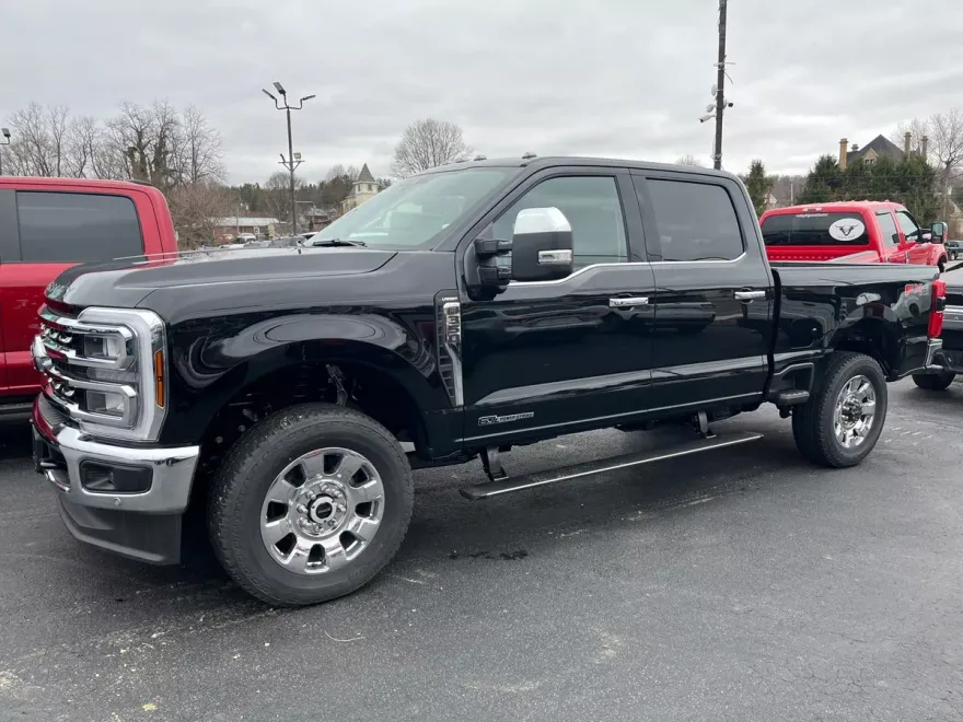 2025 Ford F-350 Lariat photo 1