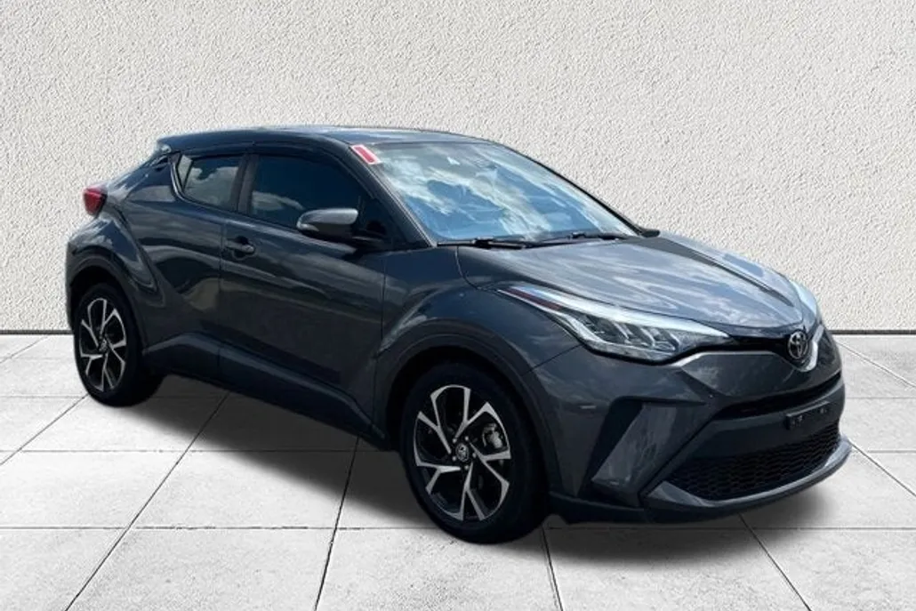 2021 Toyota C-HR XLE photo 1